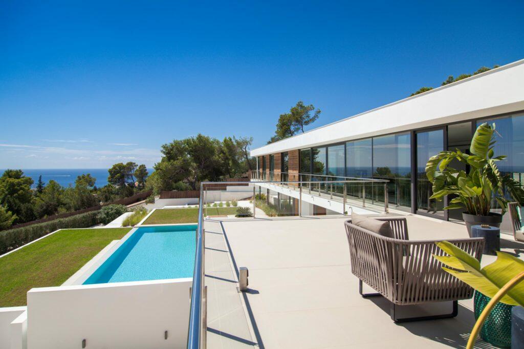 Zeitgenössische Designervilla mit Meerblick in Es Cubells Ibiza