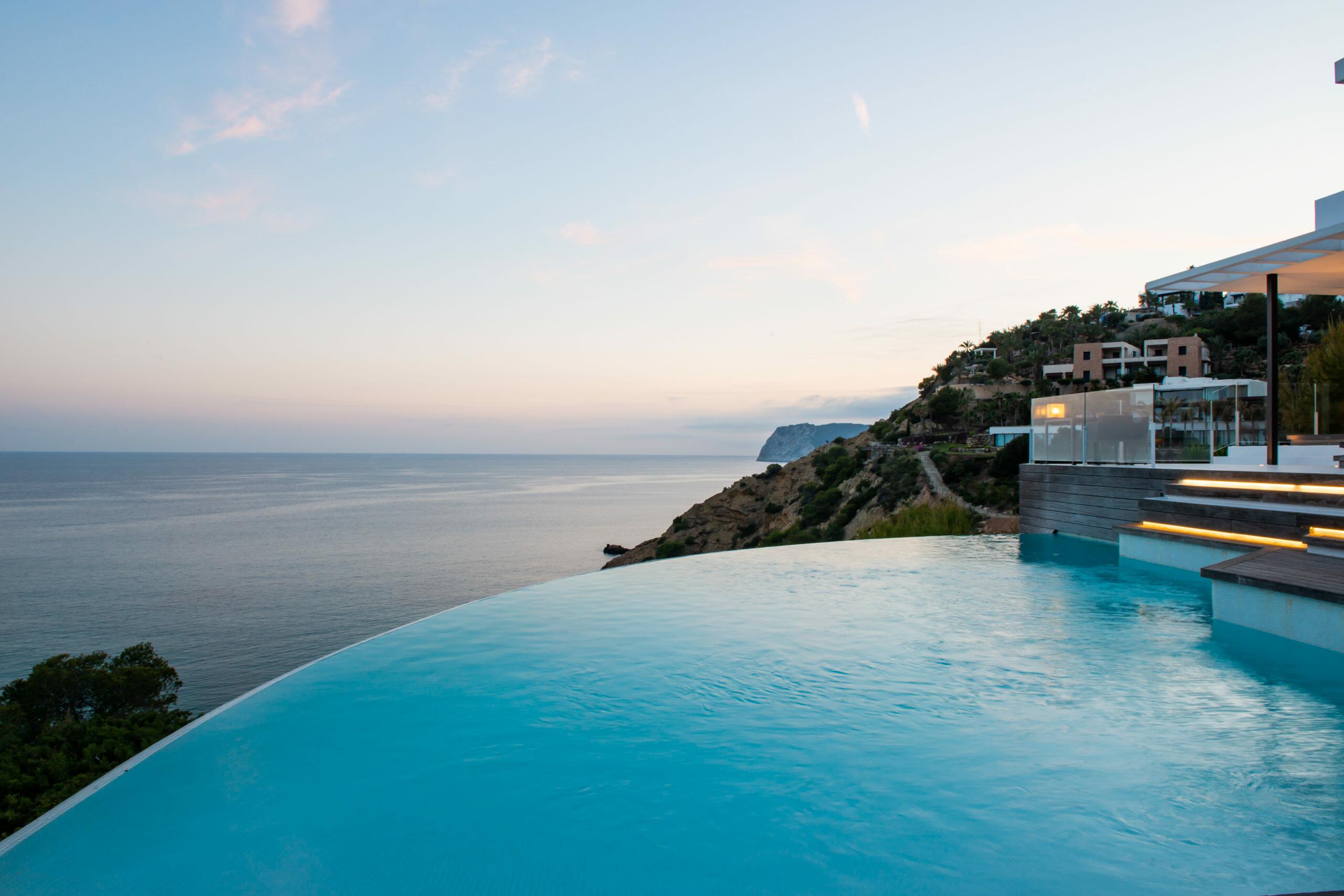 Exklusive Villa und Luxushaus auf Ibiza mit Infinity-Pool und Meerblick