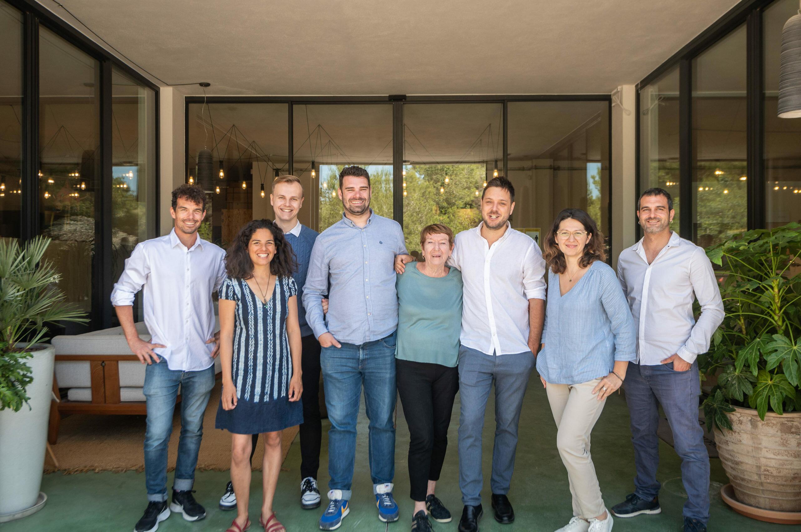 Victor mit dem Team von Prestige Rental und Concierge, darunter Pascales Kinder Marie und Gabriel Dufournier