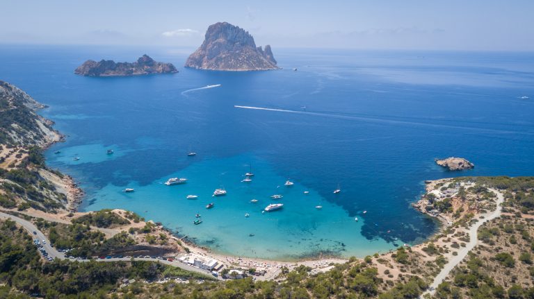 Exklusive Häuser und Villen zum Verkauf in der Nähe der beliebtesten Strände im Süden von Ibiza