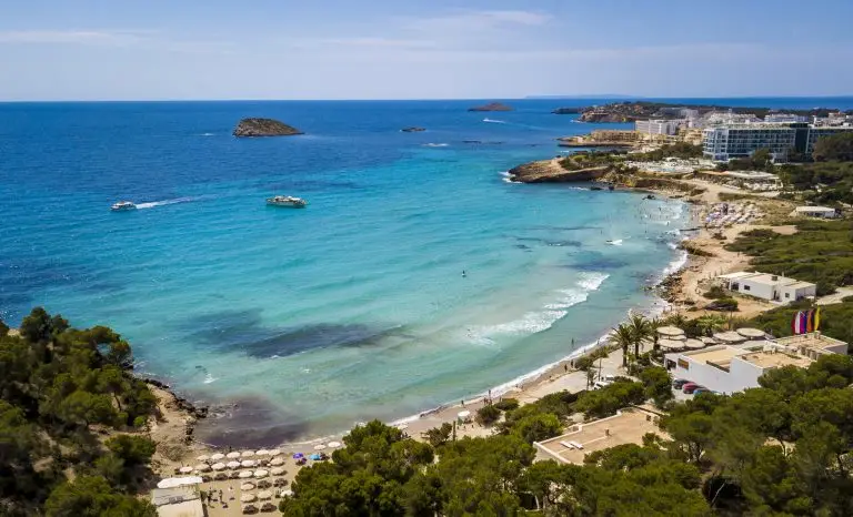 Exklusive Häuser und Villen zum Verkauf in der Nähe der beliebtesten Strände im Süden von Ibiza