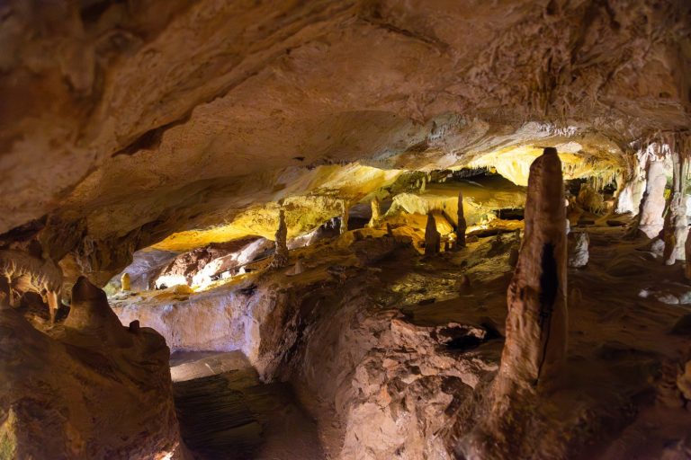 Höhlen von Can Marçà